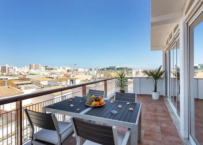 Marina Penthouse Center * Φάρο