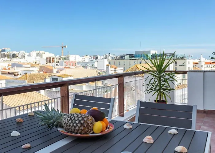 Marina Penthouse Center