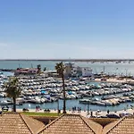 Marina Penthouse Center * 法鲁区
