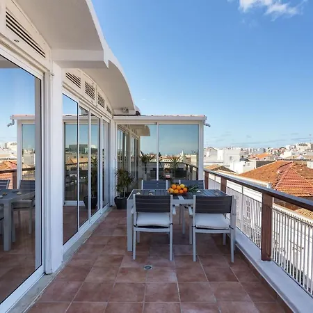 Marina Penthouse Center *