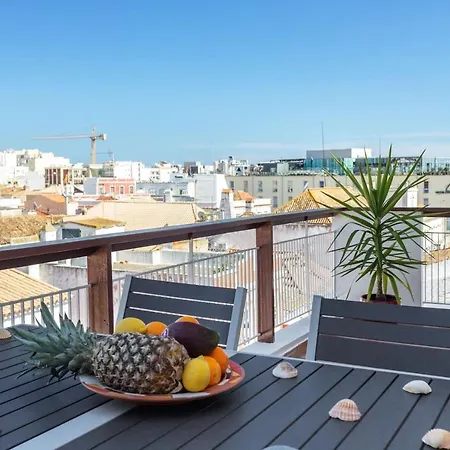 Marina Penthouse Center